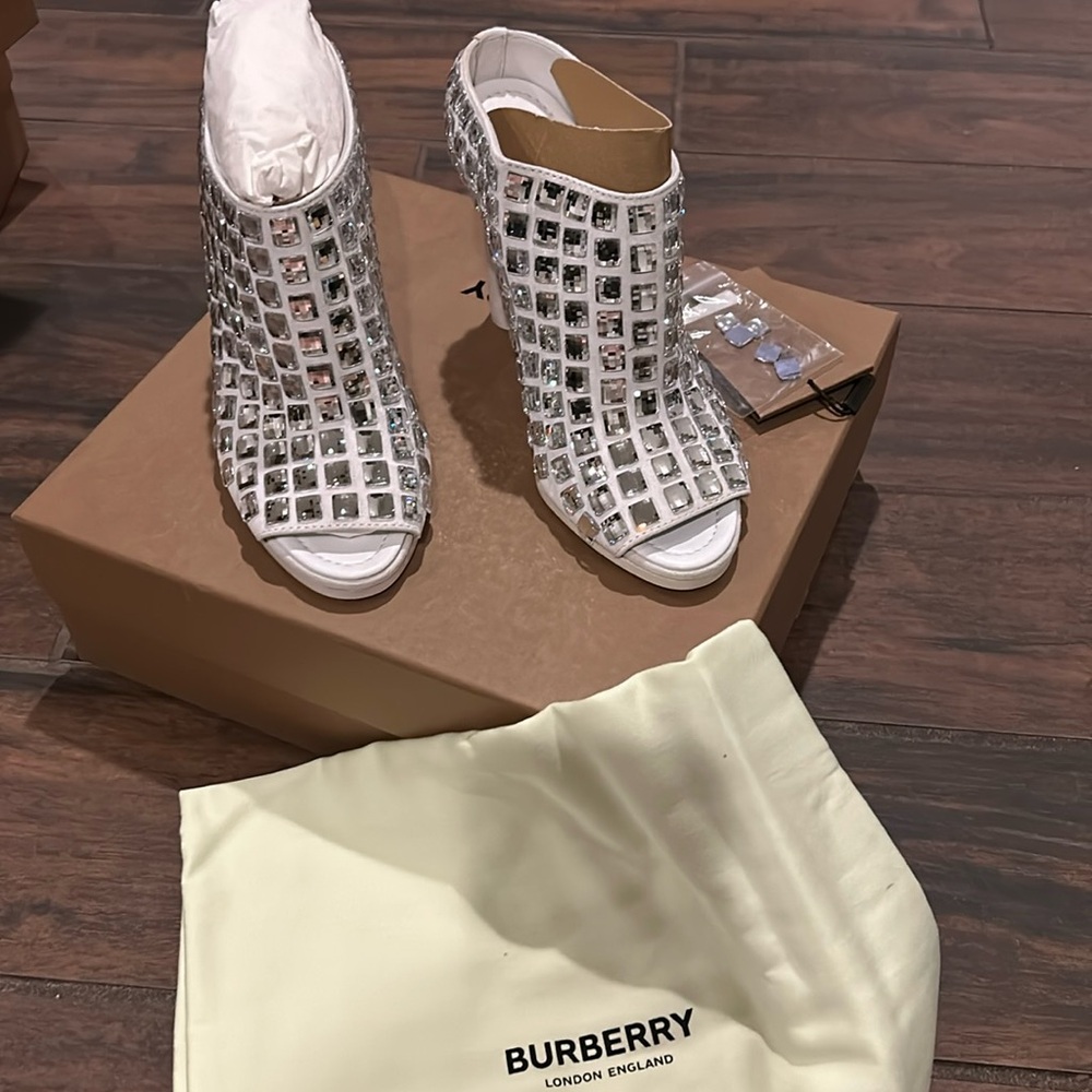 New authentic Burberry shoes